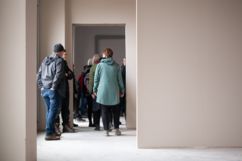 Mitarbeitende der VG stehen zusammen