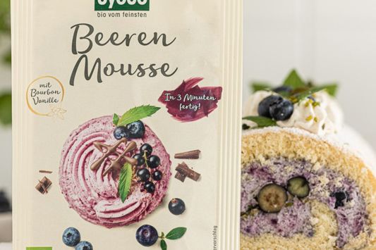 Biskuitrolle mit Beeren-Mousse von Byodo Naturkost
