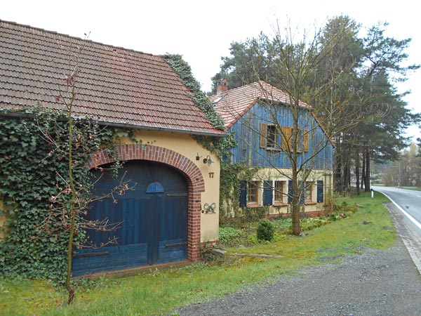 Straßenansicht der Gebäude des Bio-Erzeugers Wiesenhof