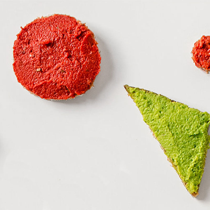 Brotscheiben mit Tomatenaufstrich